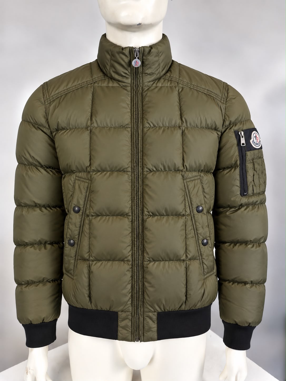 Moncler Down Jacket (3/M)