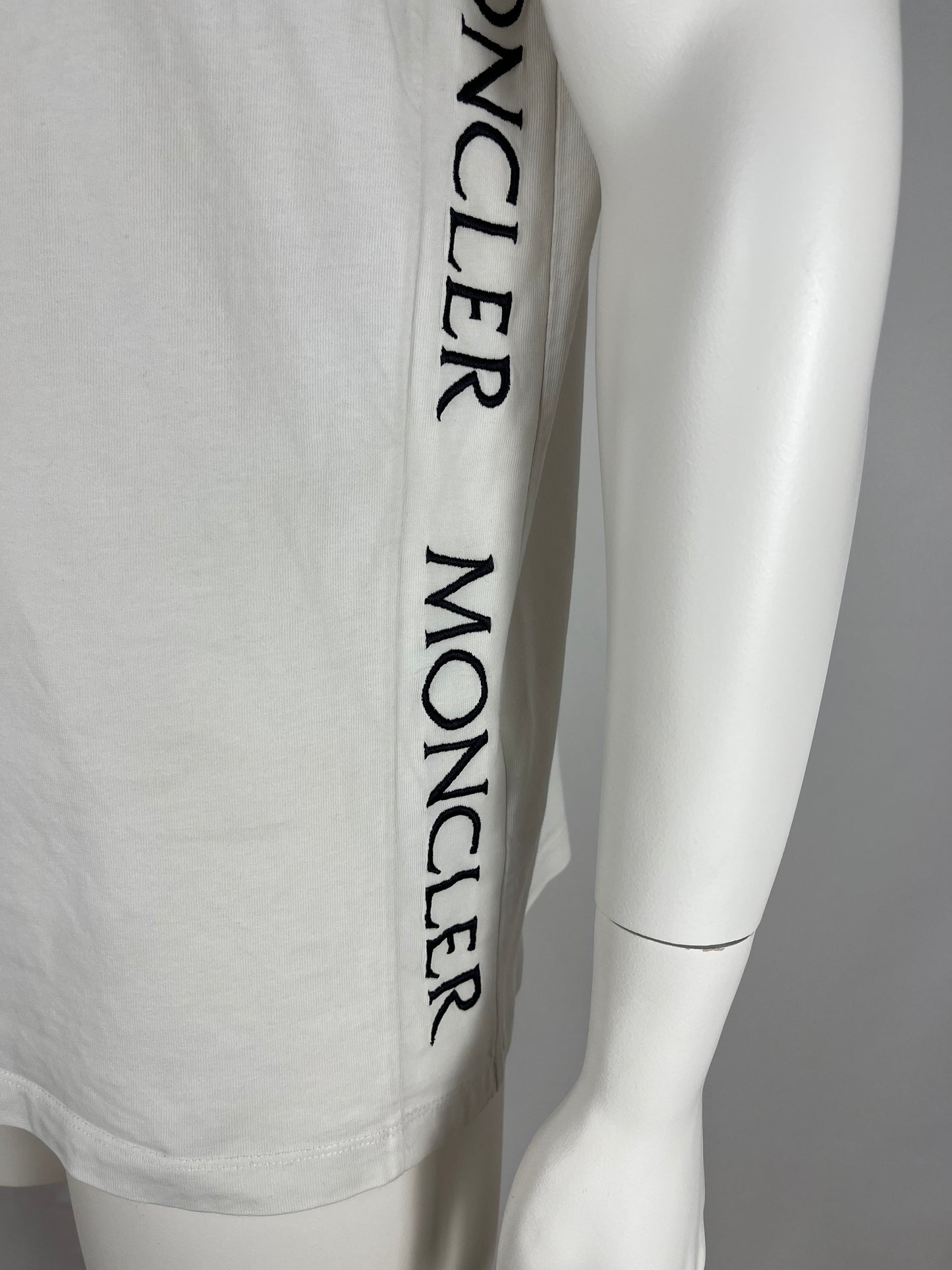 Moncler T-Shirt (L)