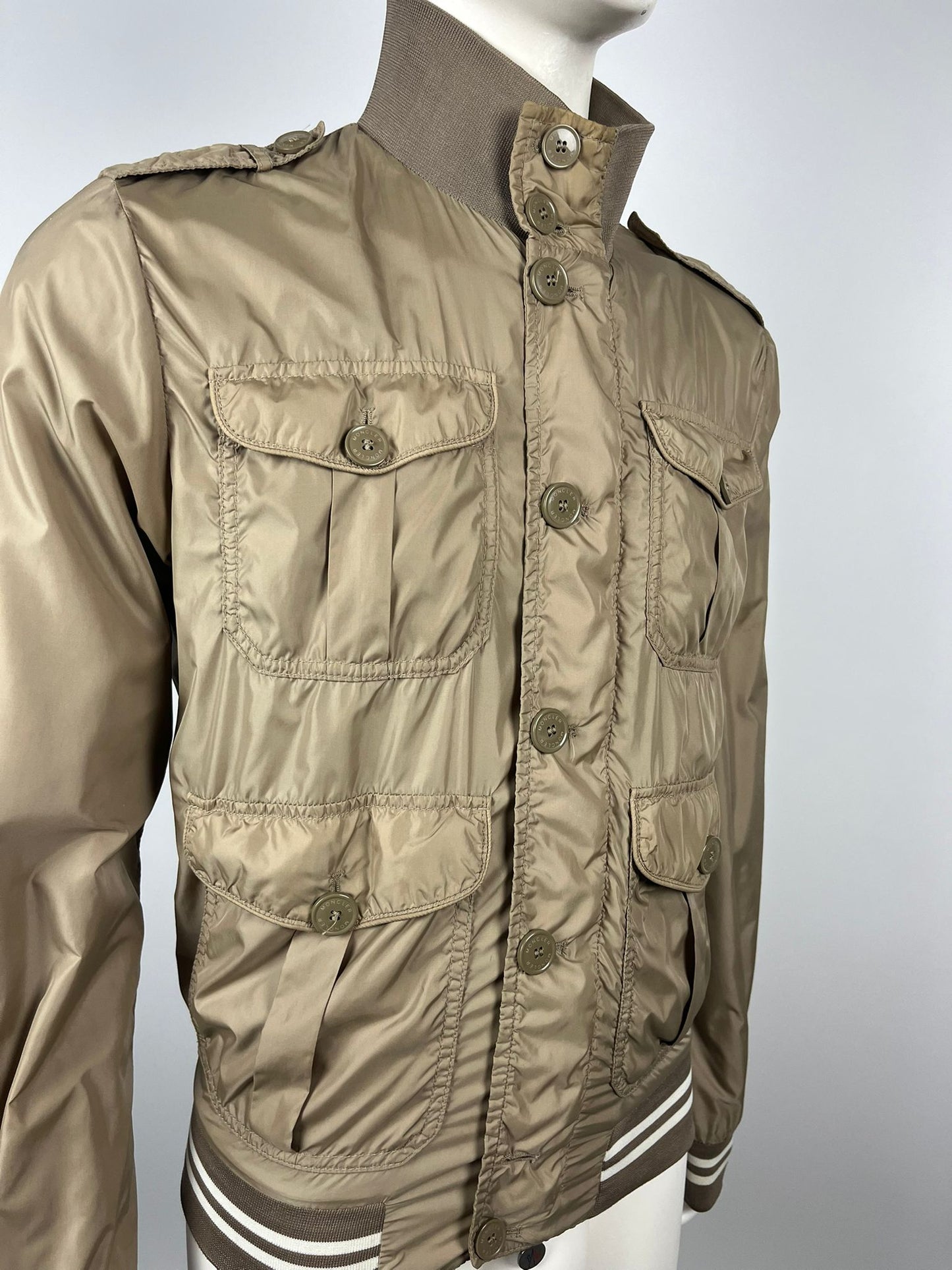 Moncler Jacket (3/M)