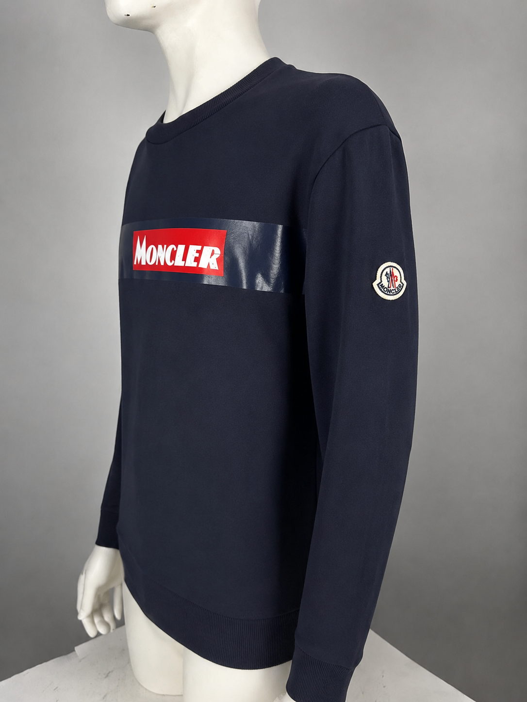 Moncler Sweater (M)